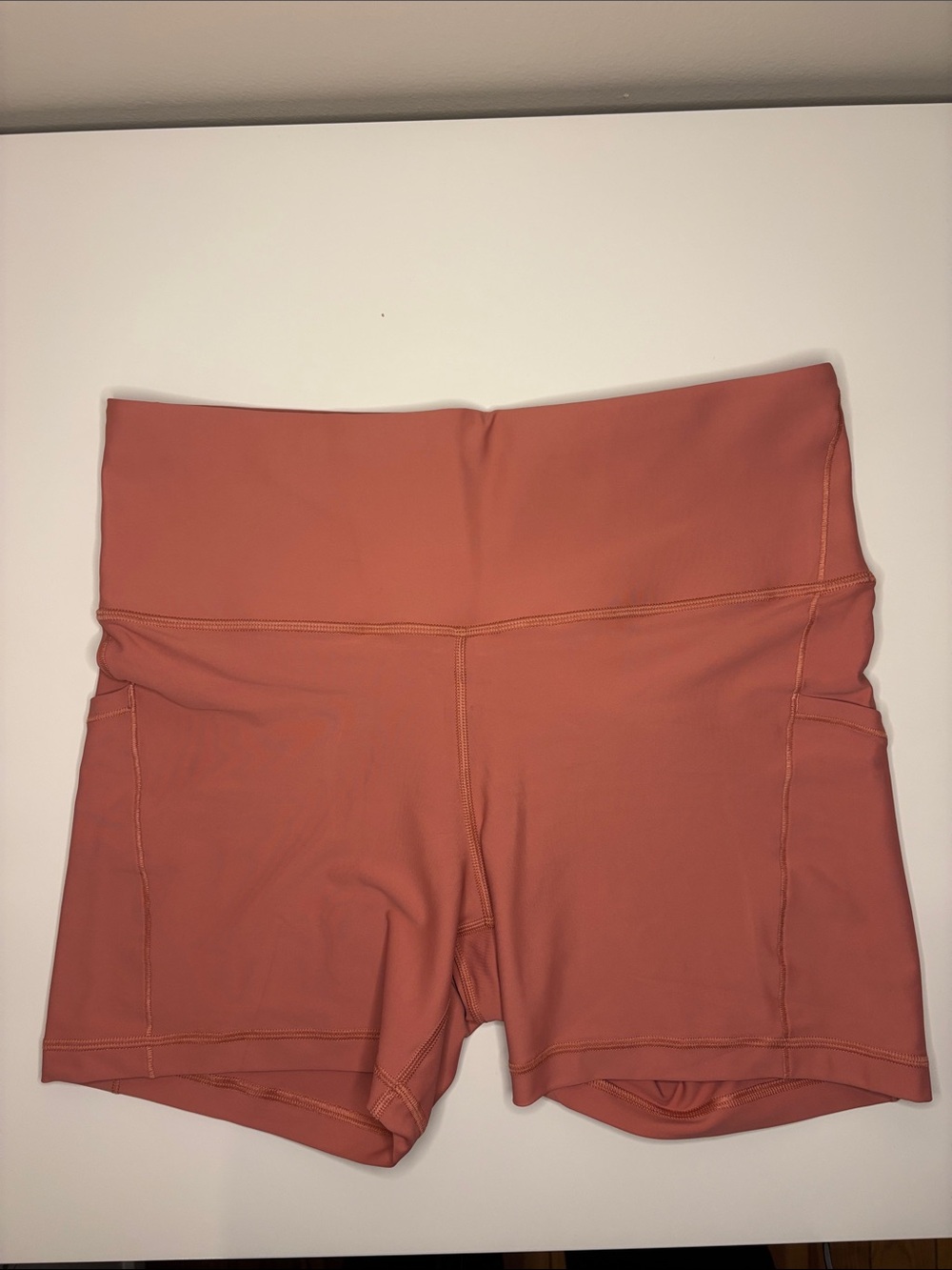 Athleta Interval Stash 5" Shorts, Size Large